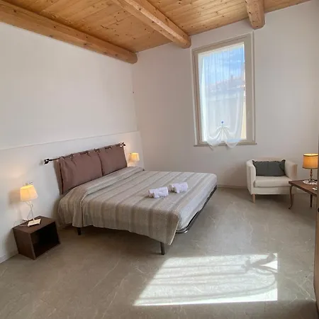 Seaside - A Due Passi Dal Mare 招待所 3*