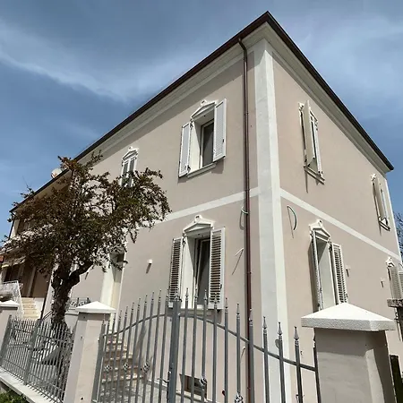 Seaside - A Due Passi Dal Mare Gasthuis Fano